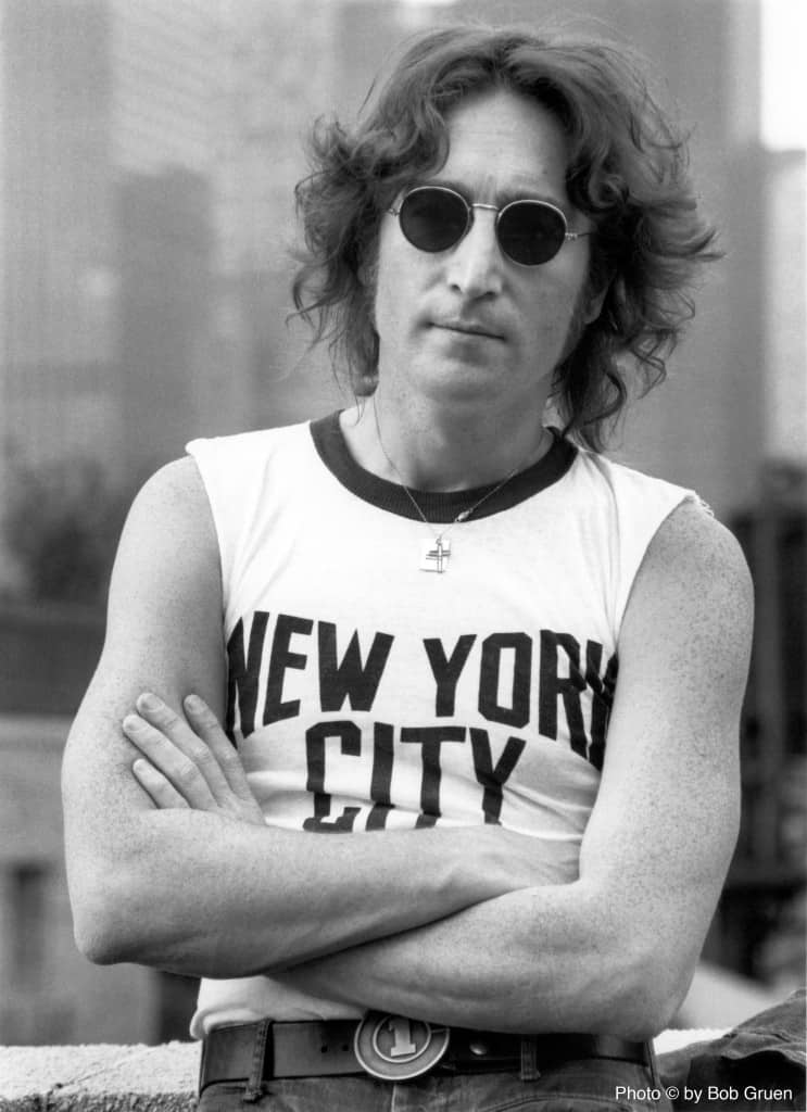 Una de las fotos más emblemáticas del músico es con una remera con la leyenda “New York City”, tomada en 1974, en la terraza del edificio.